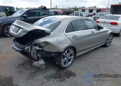 2019 Mercedes-Benz C 300 z USA, uszkodzony, nr VIN 55SWF8DB6KU290010